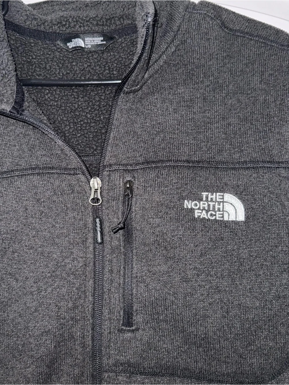 The North Face Vest Men’s Size Large Black Gray Color